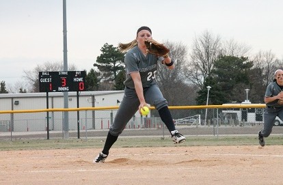 Midland University Softball Splits with Northwestern