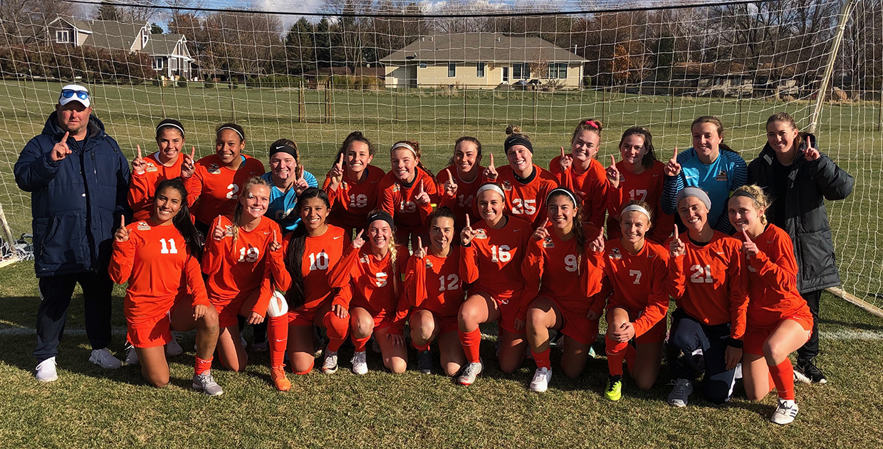 No. 14 Lady Warriors Clinch GPAC Title with Road Victory
