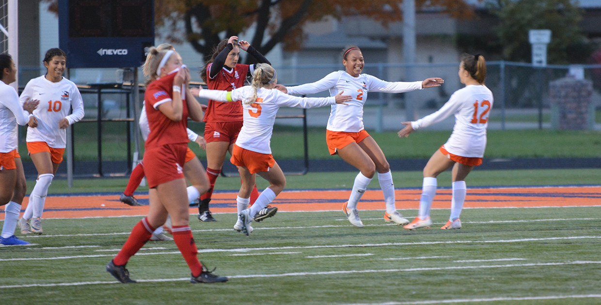 Warriors Blank Broncos; Lead GPAC Standings