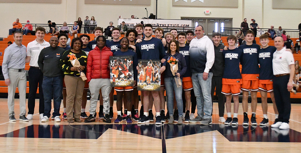 Warriors Land Late Knockout Punch in Senior Day Battle; Beat DWU